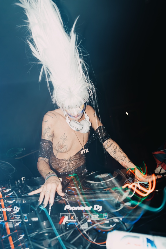 LA ZIZANYX (DJ, Genève)