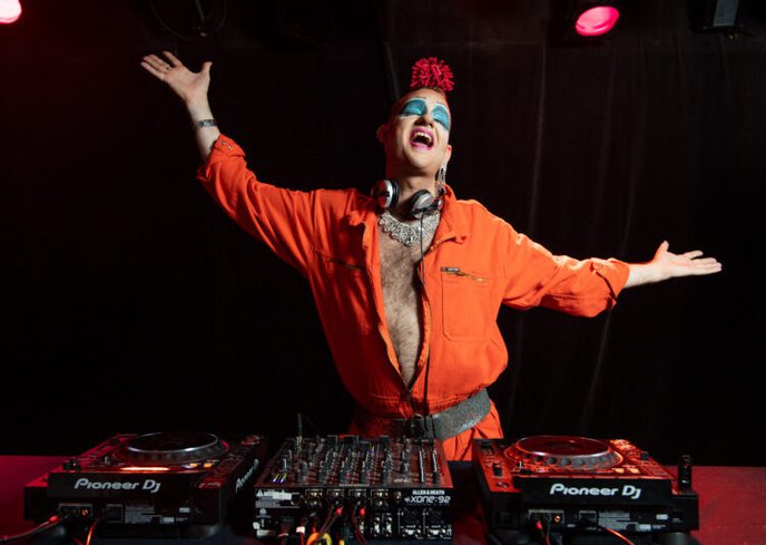 DJ CLAUSETTE