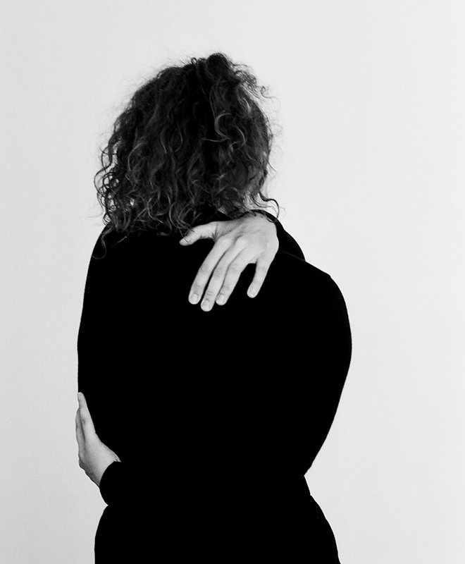 Introvert, Inès Mauricio