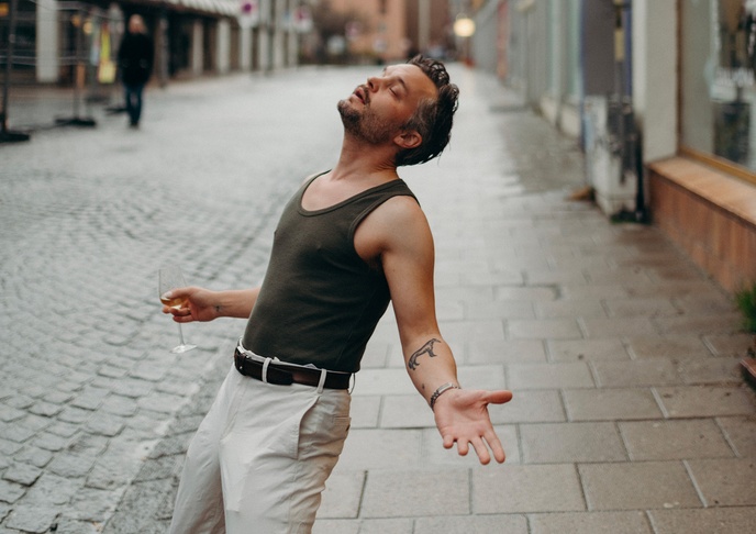 THE TALLEST MAN ON EARTH