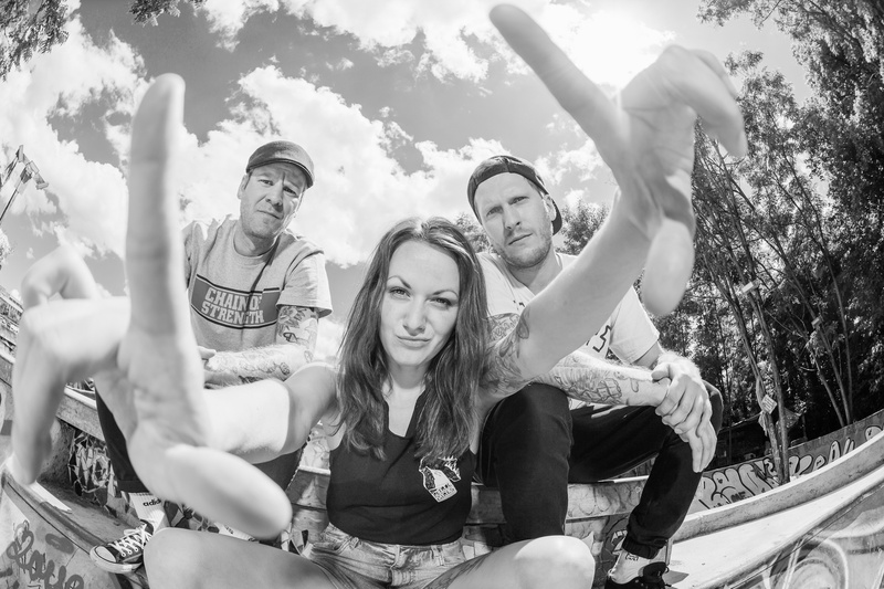 At The Shore (DE) // Apart From Us (DE) // Julz Heller (DE)