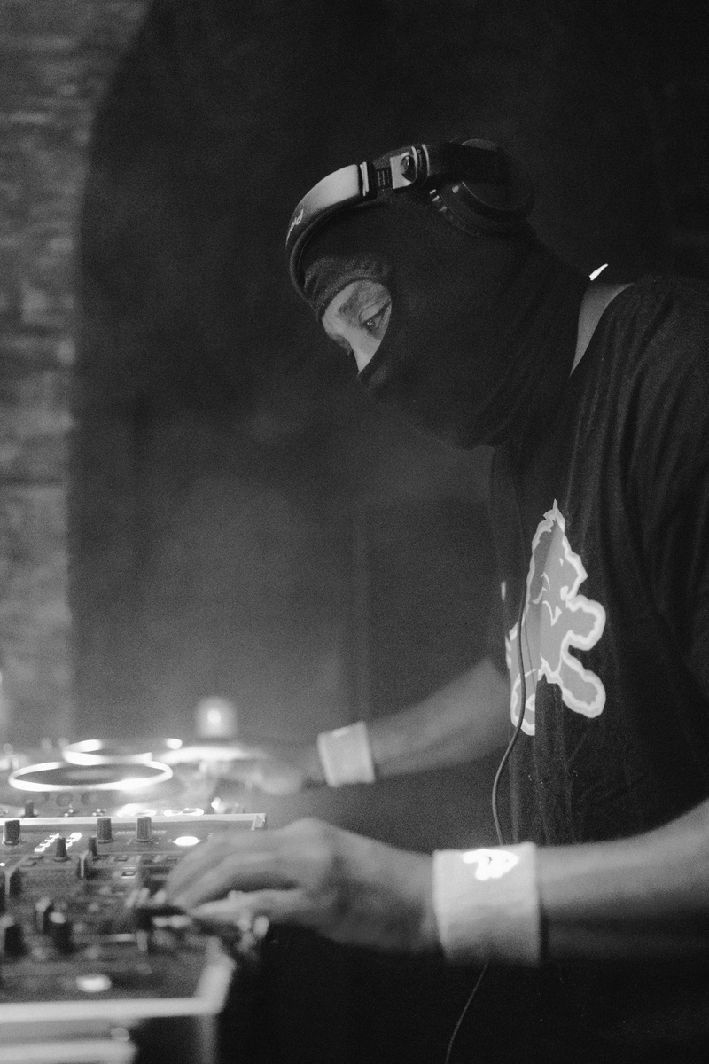 DJ Stingray 313 (US) / scemius (CH) / dj tr11sh (CH)