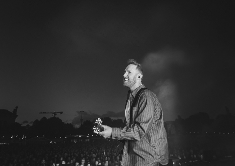 GAVIN JAMES (IE) + LOST IN LONA (CH)