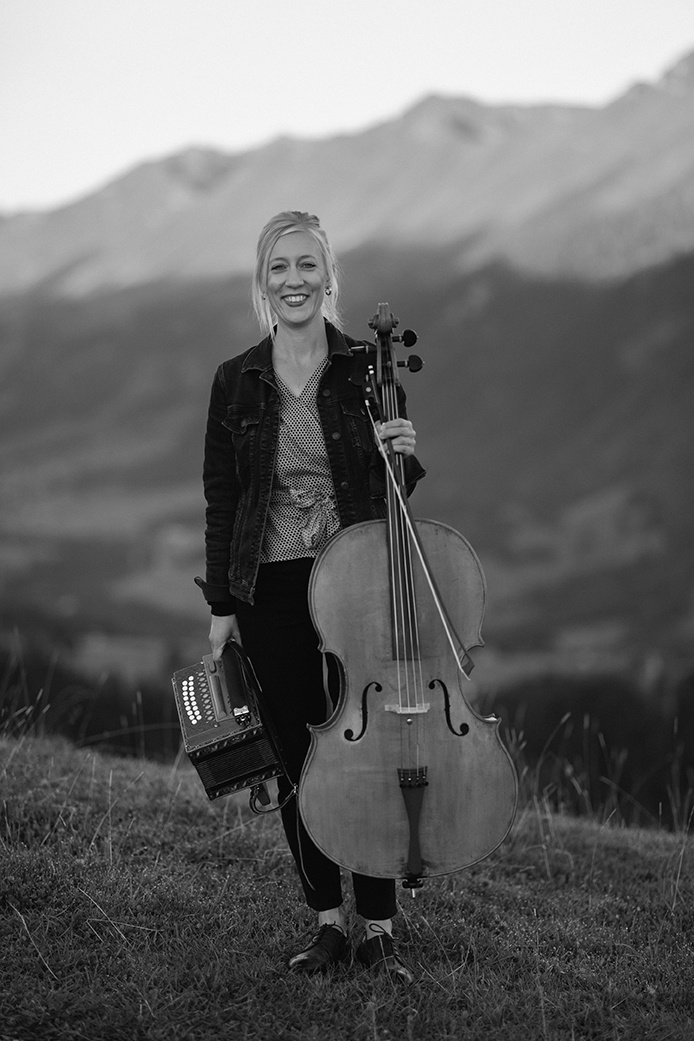 CHRÜÜZ & QUER: KRISTINA BRUNNER TRIFFT AUF DEN JODLERKLUB GISWIL