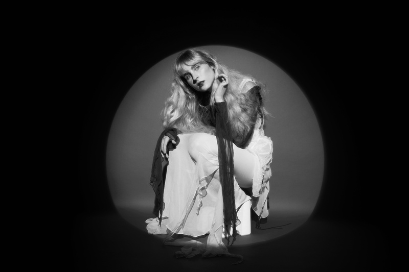 MARY MIDDLEFIELD (VERNISSAGE, CH) + SUPPORT