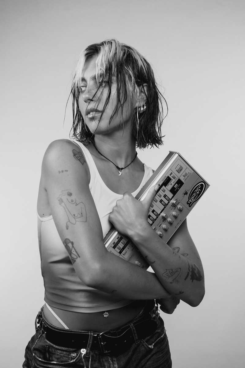 Re-opening : Liv del Estal (FR) + guests