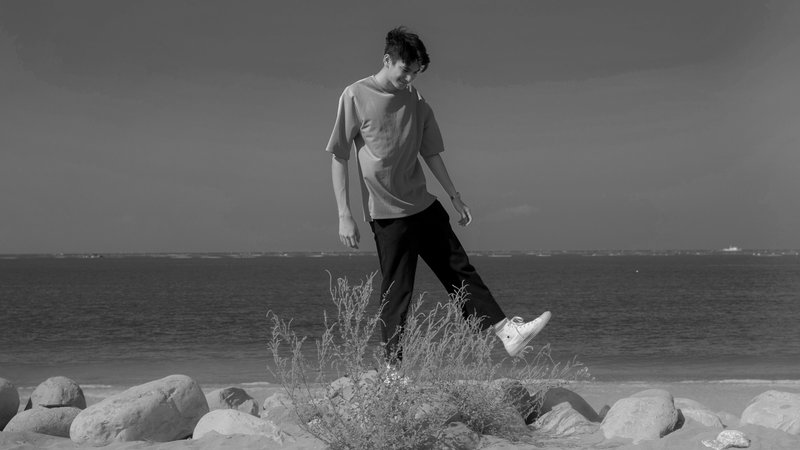 Phum Viphurit (TH) + Support: Alois (CH)