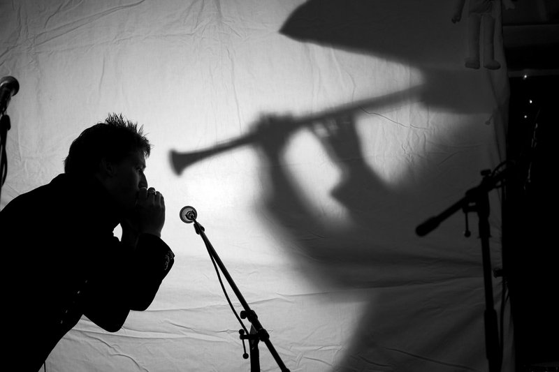 « L’espèce Anonyme » chanson + dès 23h30 « Impro Festival Final Party » DJ set