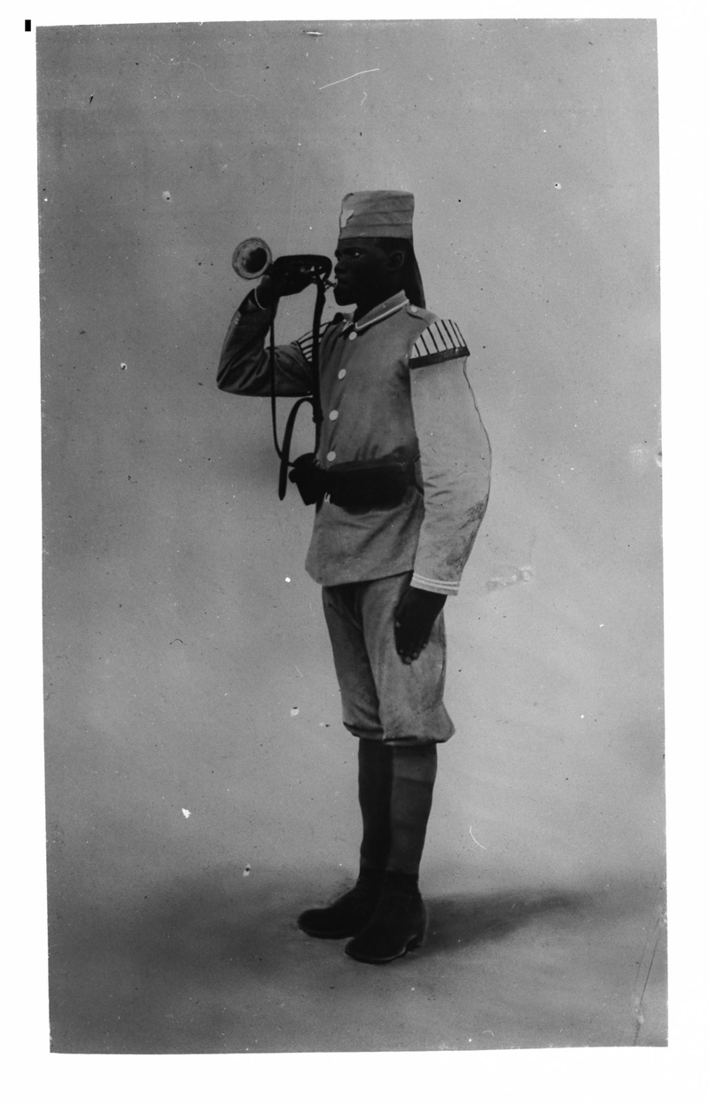 JULIAN WARNER : Le Soldat