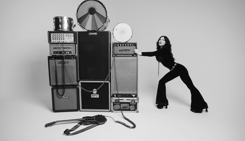 Rosalie Cunningham [Unique Date Suisse] – Dead Shaman