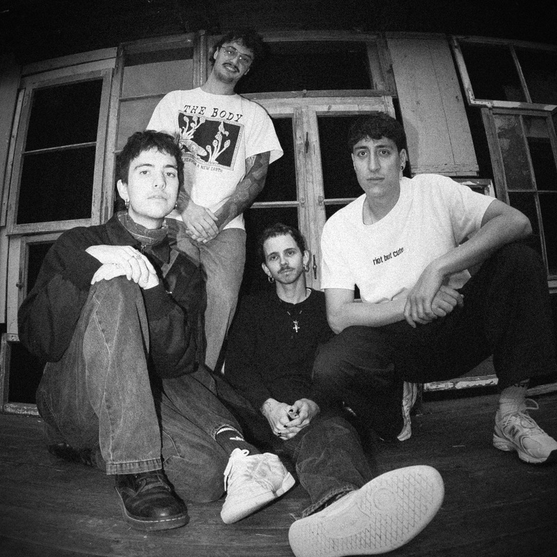 Ruined (CH) // Riot But Cute (DE) // Soft Glow (CH)