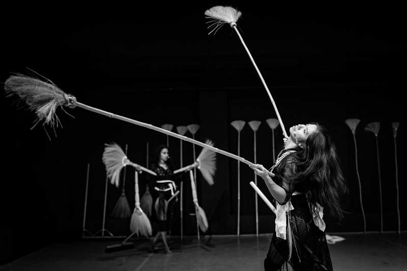 EISA JOCSON & VENURI PERERA : Magic Maids