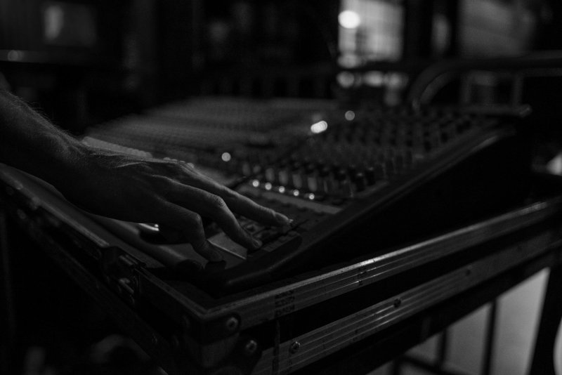 Bar In Grad – DJs UNDER WAVE (rock, post-punk & new wave)