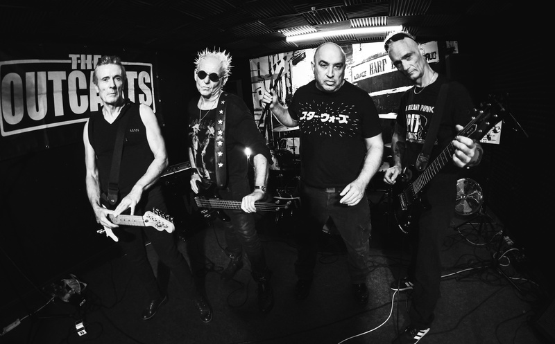 THE OUTCASTS (NIR)