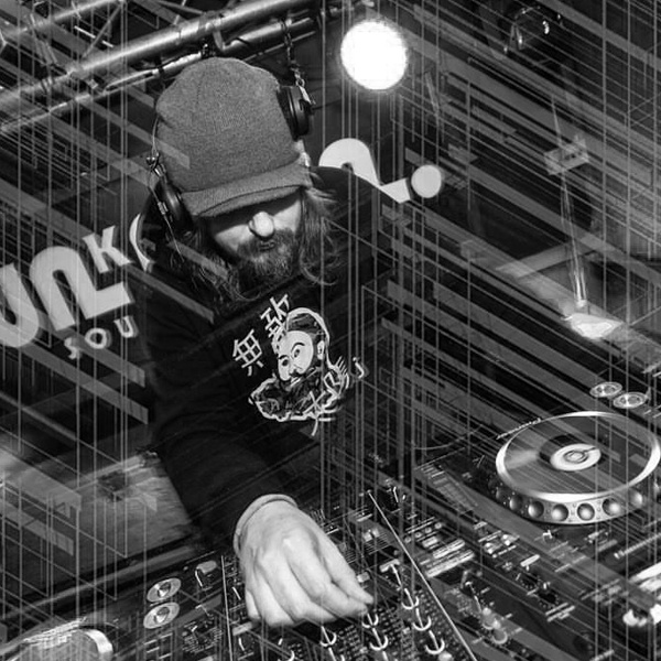 Bass w/Technical Itch (UK)