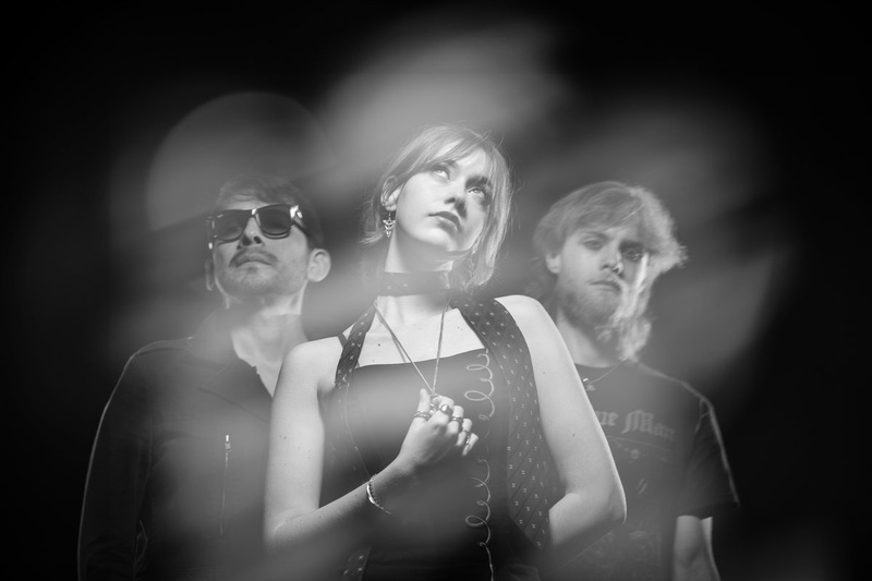 Melancholic Wave: Resplandor (PER/NL) + Grundeis (DE)