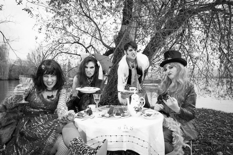 Gutter Queens (CH) // God in Therapy (CH) // The Clumzz (CH)