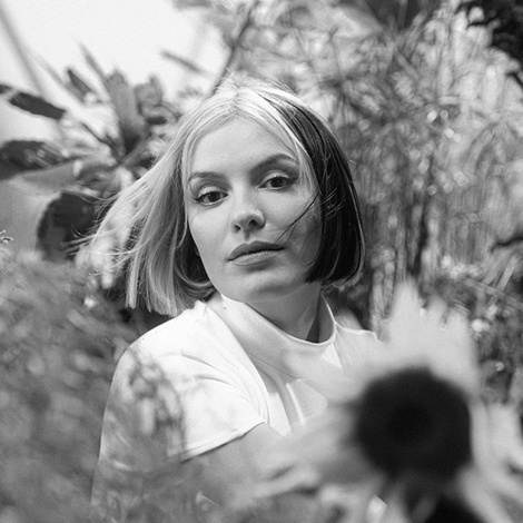 HÉLÈNE SIO