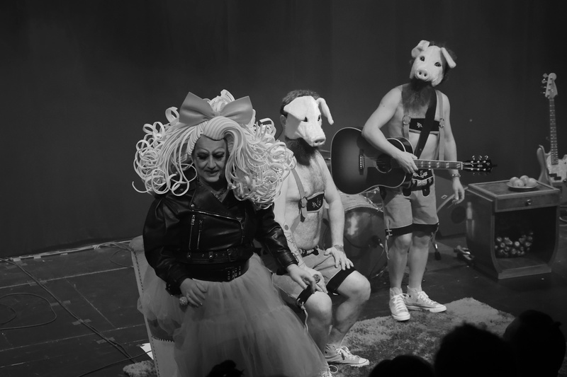 Les Petits Chanteurs à la Gueule de Bois présentent "Ça glisse au pays des merveilles"