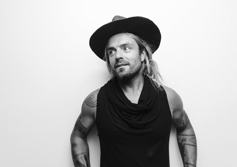 XAVIER RUDD (AU) + NEWTON FAULKNER (UK)