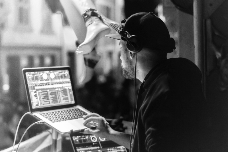 CONTINENTAL BREAKFAST W/ TWO KEYS (CH) / 21.10.2022 / Case à Chocs