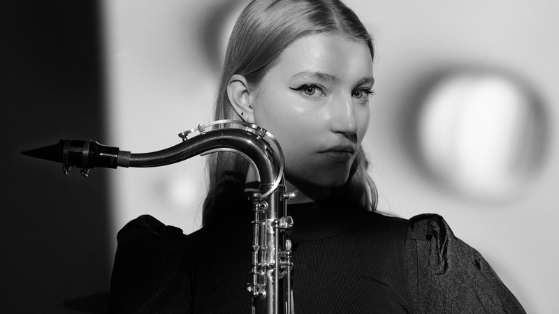 Emma Rawicz "Chroma"