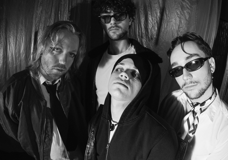 VERNISSAGE : REDMOON + WINDSHELTER